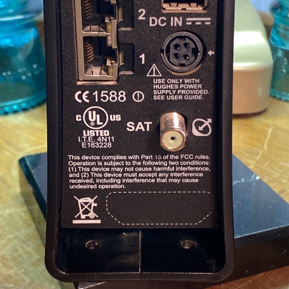 Hughes HT2000W Black Satellite Dual Band 2.4Ghz-5Ghz Modem Router - Picture 6 of 9